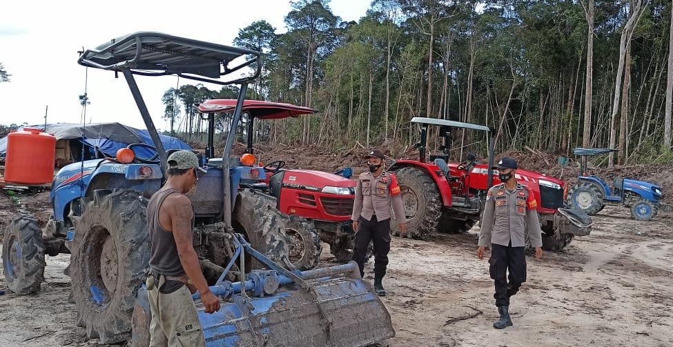 Bhabinkamtibmas Food Estate Polsek Sepang Cek Peralatan Pertanian