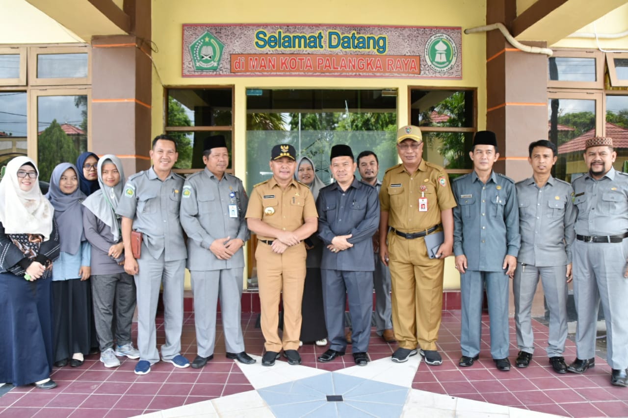 Gubernur Kalteng Semangati Siswa Hadapi UNBK