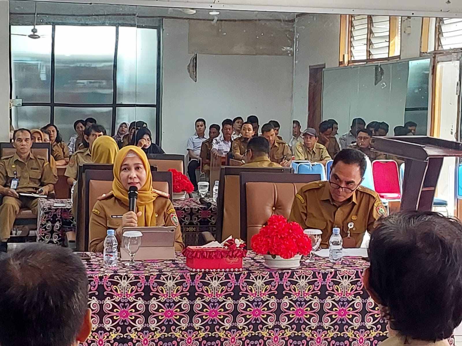 Kadispursip Kalteng Nunu Andriani Pimpin Rapat Rutin, Bahas Soal Efisiensi : Pelayanan Publik Tetap Prioritas
