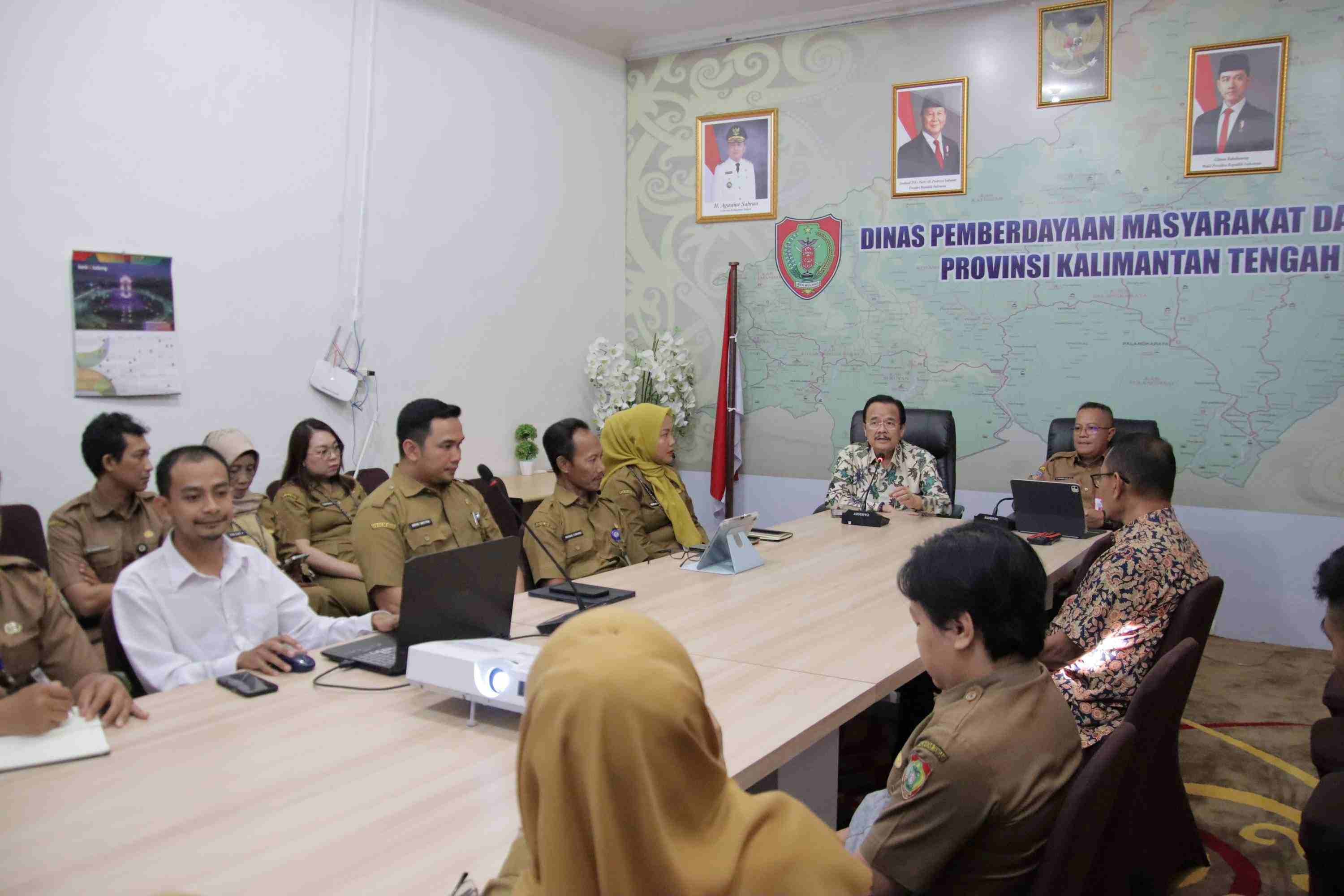 Dinas PMD Prov. Kalteng Terima Kunjungan Anggota Komisi I DPD-RI Dapil Kalteng, Sampaikan Aspirasi Reses Masa Sidang IV Tahun Sidang 2025
