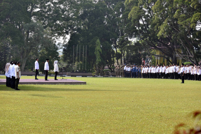 Gelar Apel Gabungan Hari Pertama Masuk Kerja, Bupati Kobar Tekankan Disiplin dan Pelayanan Publik