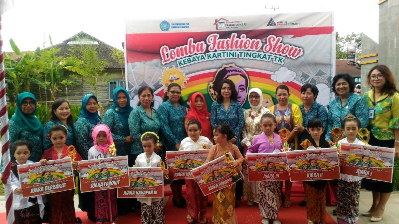 Fashion Show Kebaya Kartini Tingkat TK 