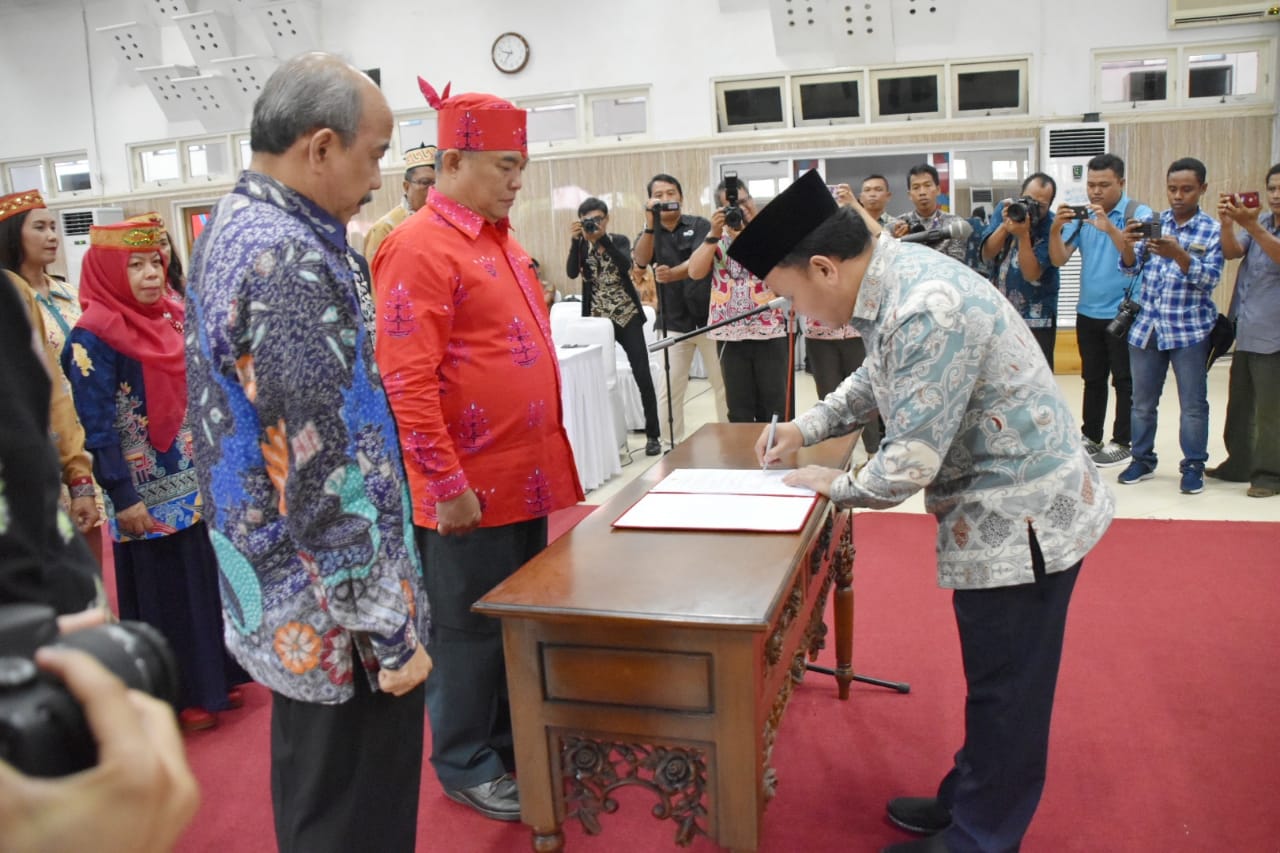 Gubernur Kukuhkan Pengurus Dewan Riset Daerah Prov. Kalteng