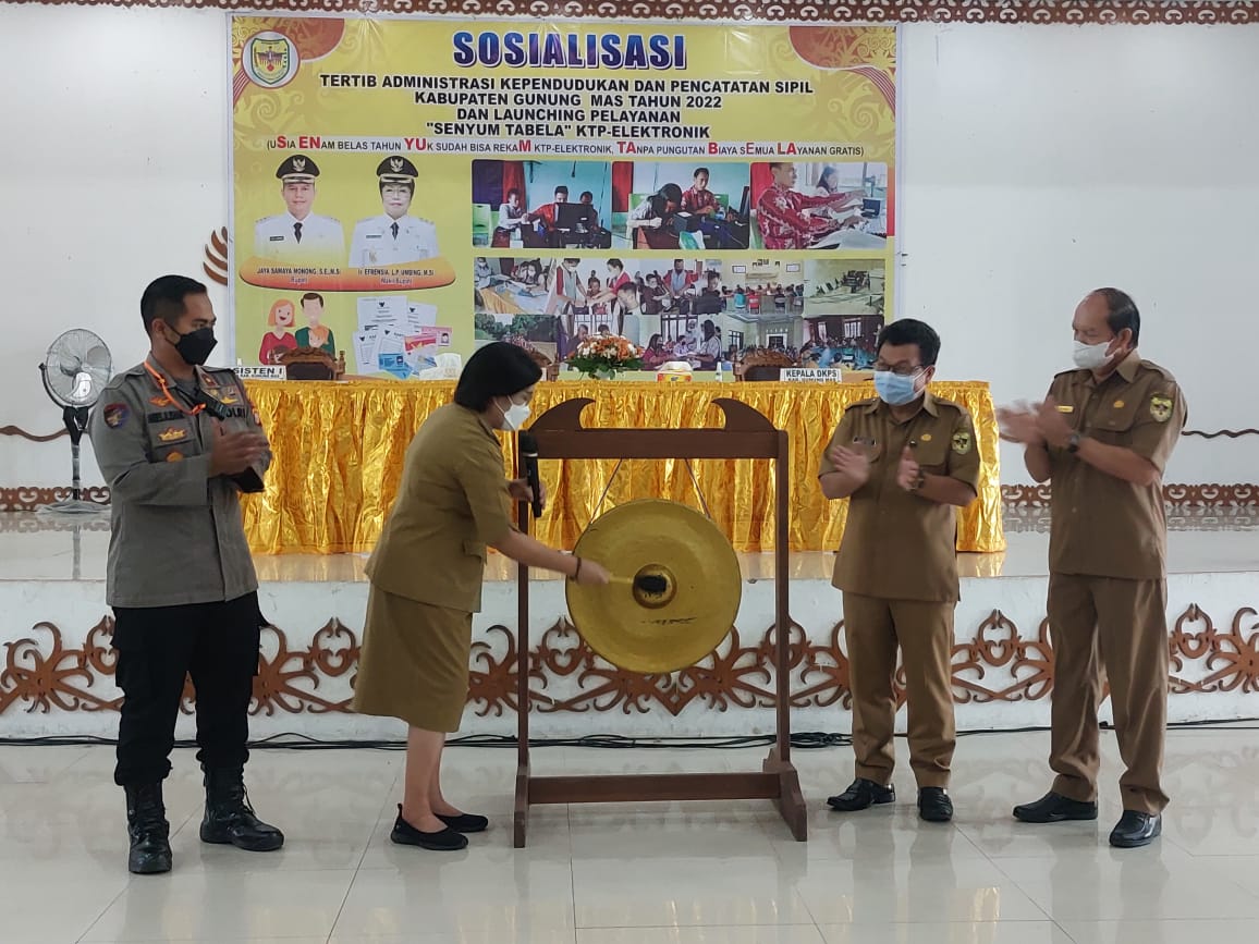 Wakil Bupati Gumas Launching Layanan SENYUM TABELA KTP-el