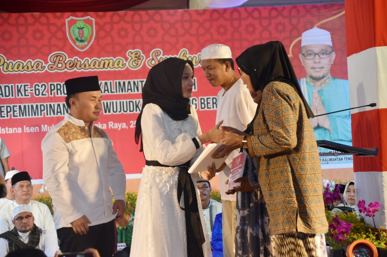 Gubernur Kalteng Serahkan Bantuan Bagi Korban Kebakaran Puntun
