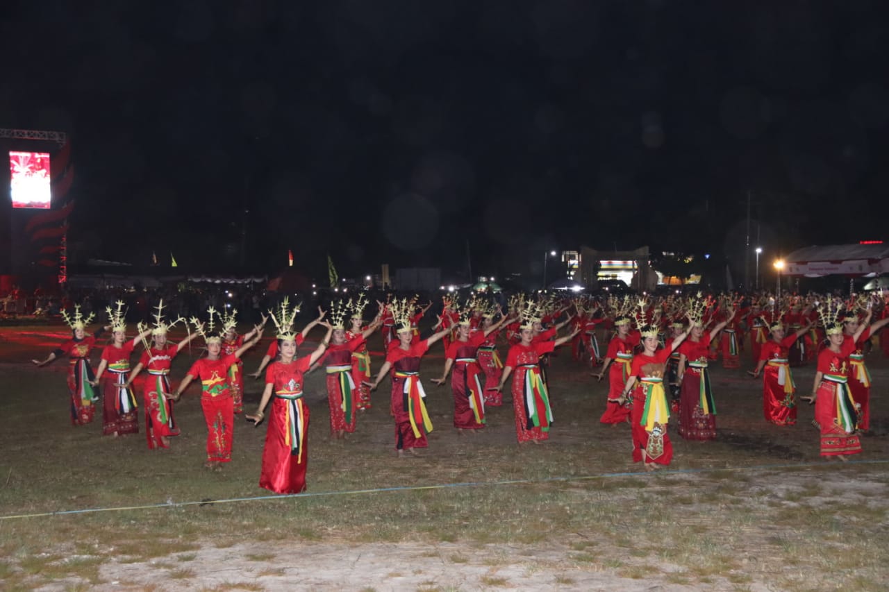 Kalteng Catat Rekor MURI Tari Wadian Dadas/ Bowo