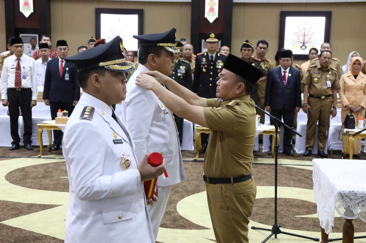 Jaga Marwah Presiden, Gubernur Kalteng Sugianto Sabran Lantik Pj. Bupati Barsel dan Kobar Ditengah Aksi Penolakan