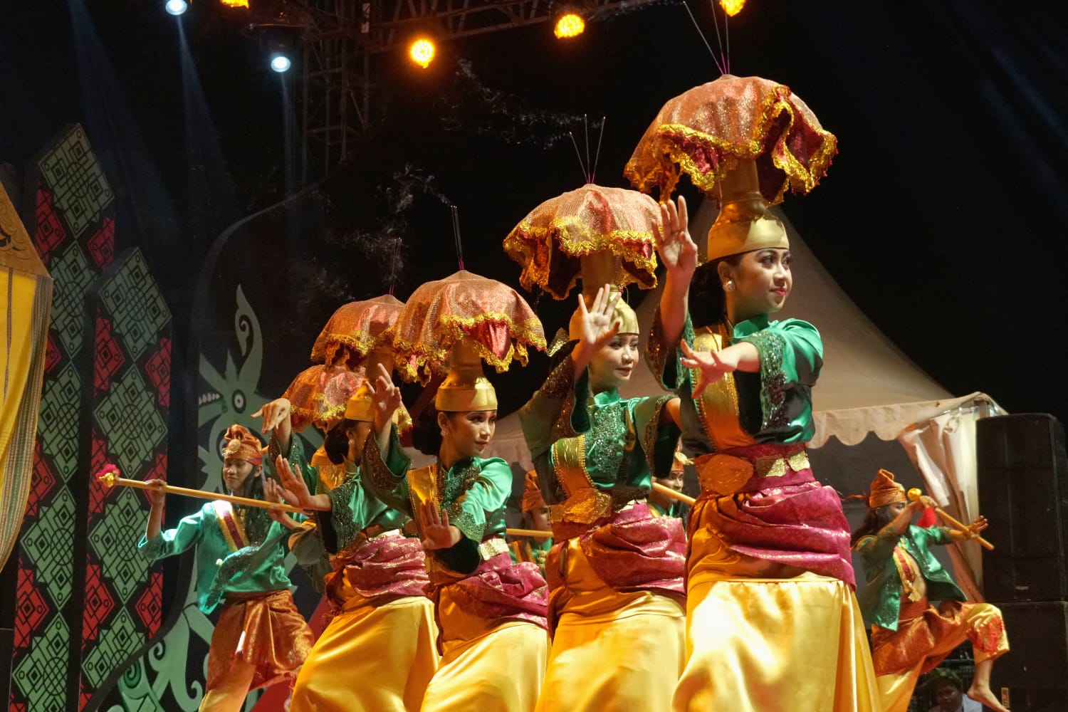 Peserta Lomba Tari Pesisir Tampil Memukau di Event FBIM 2023