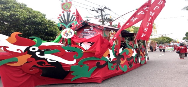 Usung Tema Nyai Balau, DPMPTSP Prov. Kalteng Meriahkan Karnaval Budaya FBIM 2023