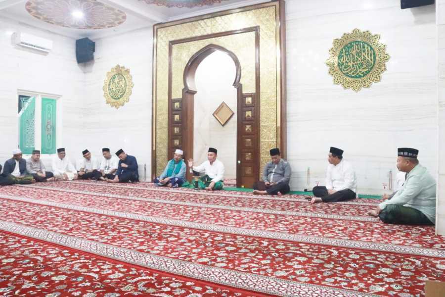 Usai Salat Subuh Berjamaah, Pemprov Kalteng Serahkan Bantuan kepada Korban Kebakaran Flamboyan Bawah