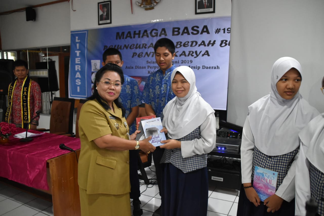 Dispursip Fasilitasi Kegiatan Peluncuran Buku, Bedah Buku dan Pentas Karya Mahaga Basa ke-19