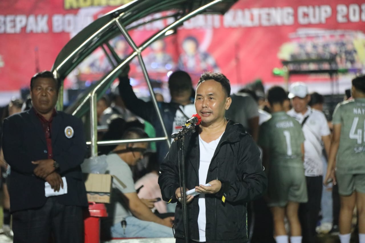 Usai Saksikan Pertandingan Bola Voli, Gubernur Kalteng Sugianto Sabran Tutup Turnamen Sepak Bola Wanita Kejati Kalteng Cup 2023