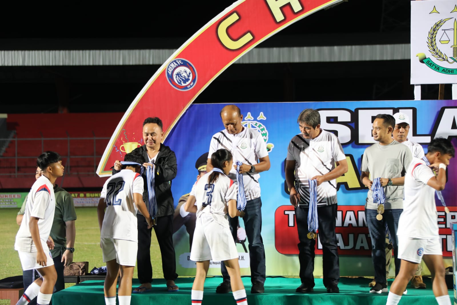 Usai Saksikan Pertandingan Bola Voli, Gubernur Kalteng Sugianto Sabran Tutup Turnamen Sepak Bola Wanita Kejati Kalteng Cup 2023