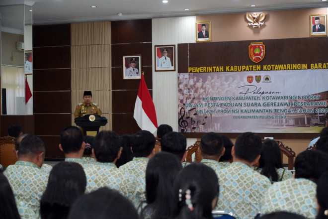 Pj Bupati Budi Santosa Lepas Kontingen Kobar untuk Mengikuti Pesparawi XVII Tingkat Provinsi Kalteng