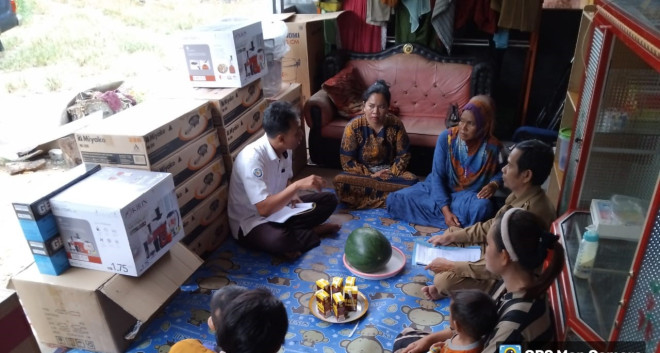 Tingkatkan Daya Saing Hasil Perikanan, DPKP Kobar Serahkan Bantuan Alat Pengolahan