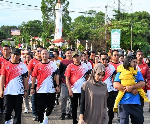 Ikuti Jalan Sehat HUT Bhayangkara, Bupati dan Wabup Barsel Perkuat Sinergi Majukan Barsel