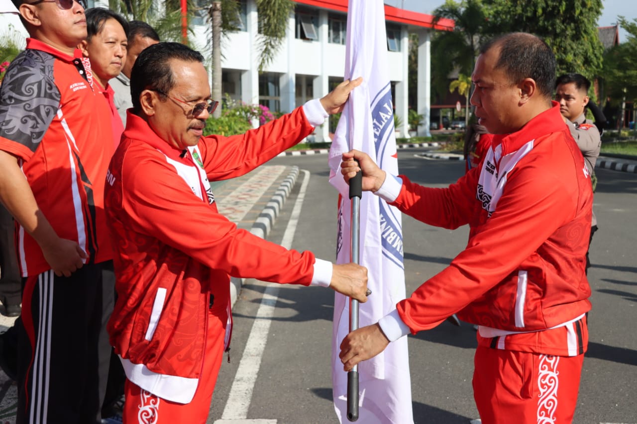 Sekda Nuryakin Lepas Kontingen Kalteng Ikuti POPNAS XVI Tahun 2023 di Palembang