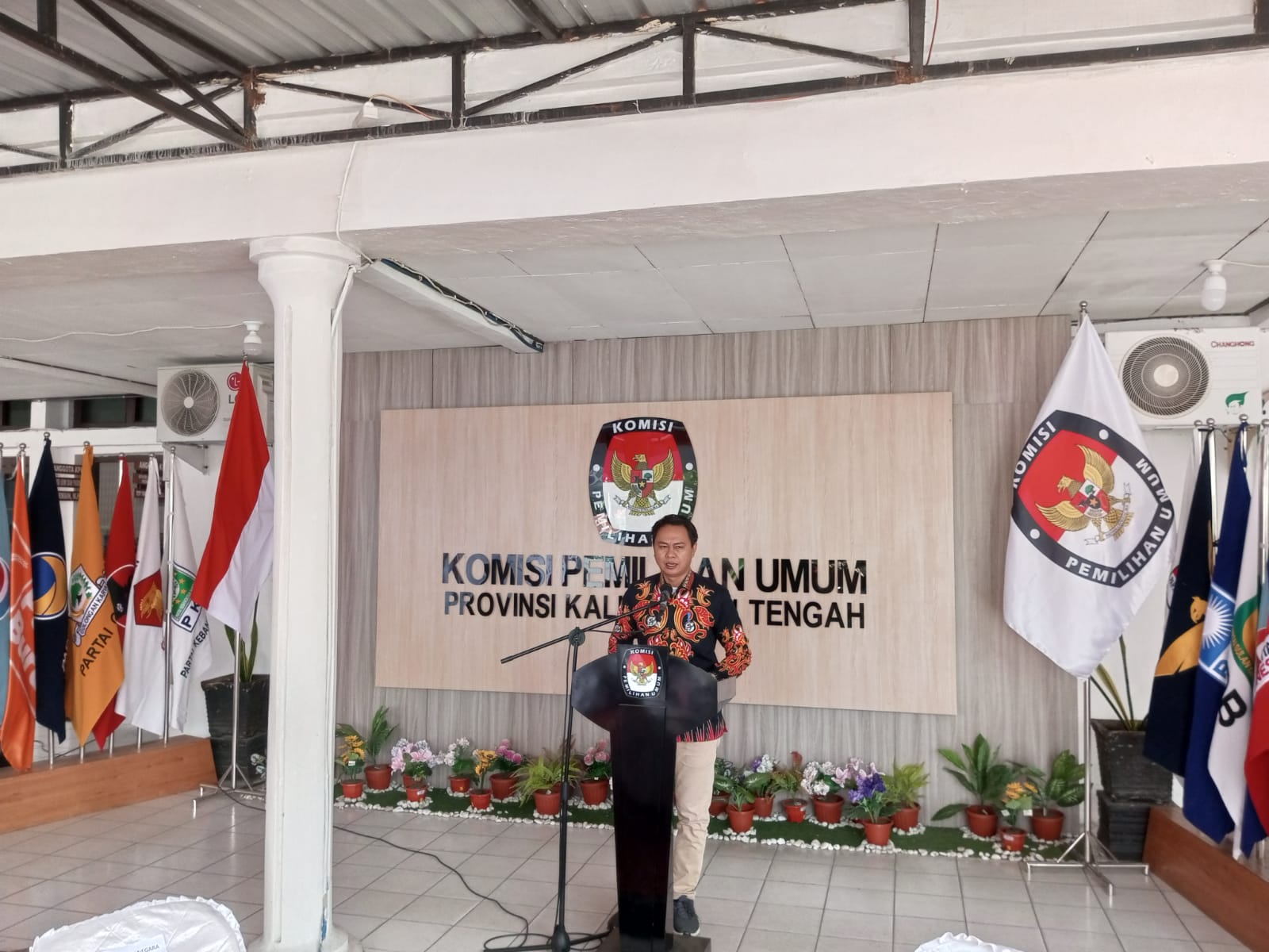 Kaban Kesbangpol Prov. Kalteng Ikuti Coffee Morning KPU Prov. Kalteng