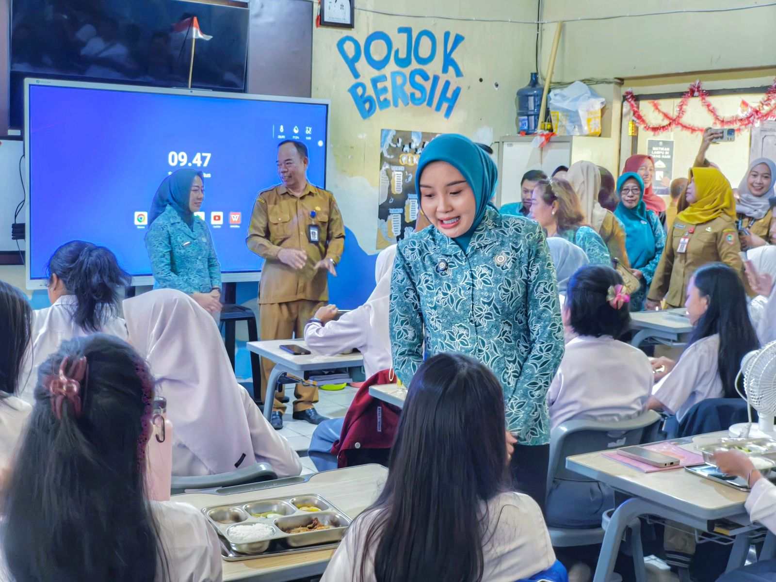 Ketua TP-PKK Kalteng Kunjungi SMA di Palangka Raya, Dorong Kesadaran Hidup Sehat Pelajar Lewat CKG dan MBG