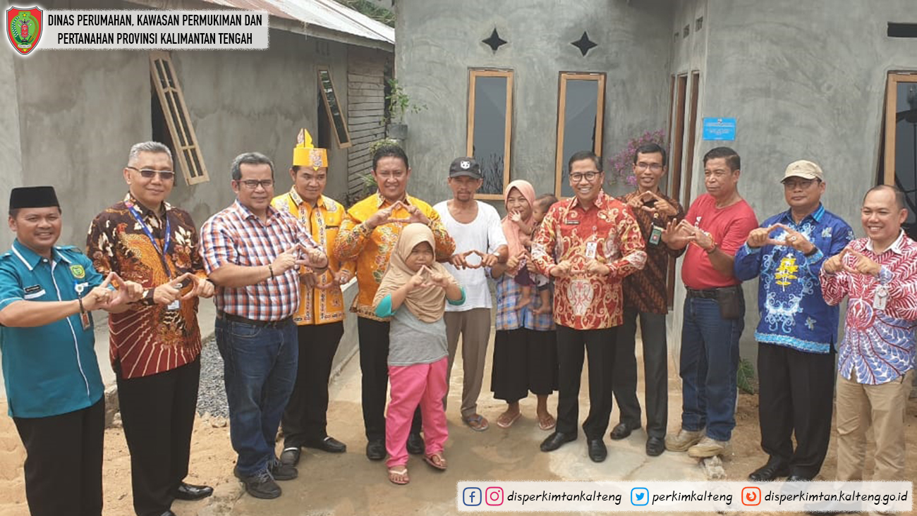 Kadis Perkimtan Prov. Kalteng Pasang Peneng BSPS T.A 2019