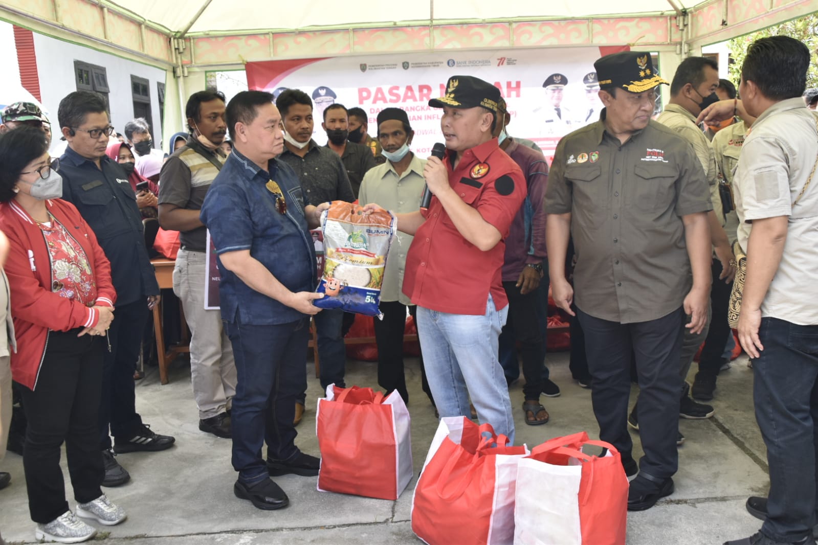 Gubernur Kalteng Bantu Masyarakat Terdampak Banjir di Kotim 