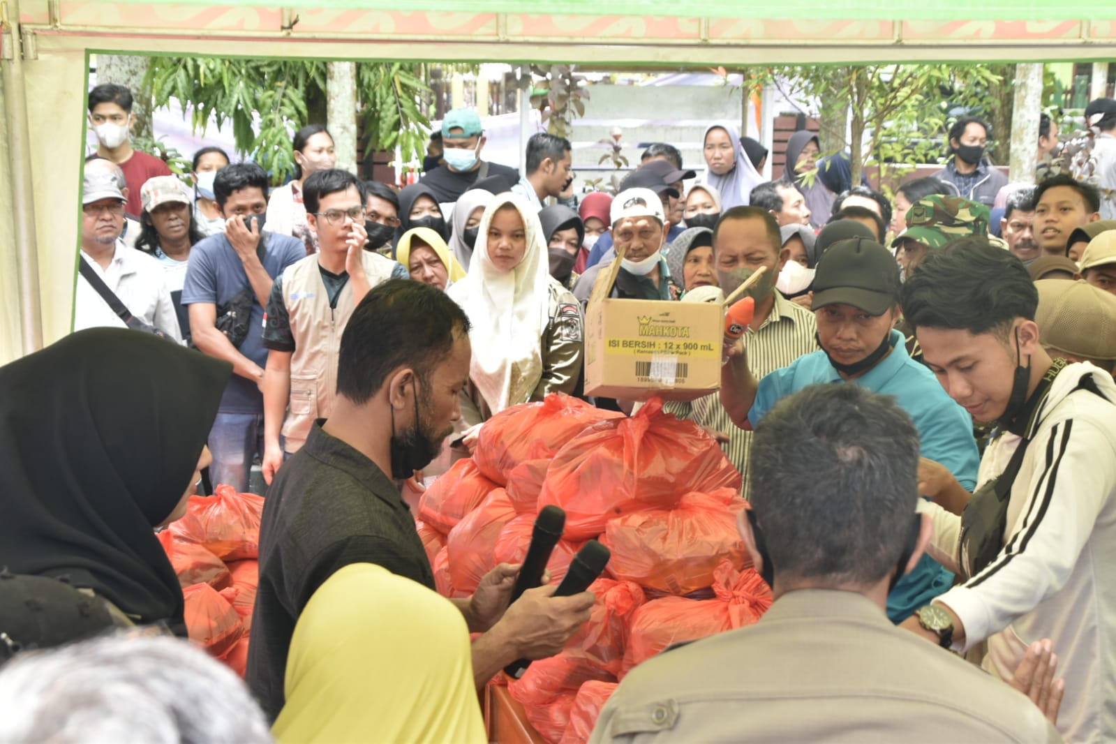 Keseriusan Pemprov Kalteng Kendalikan Inflasi, Gubernur dan Wagub Hingga Sekda Kalteng Tinjau Langsung Pasar Murah di Sampit