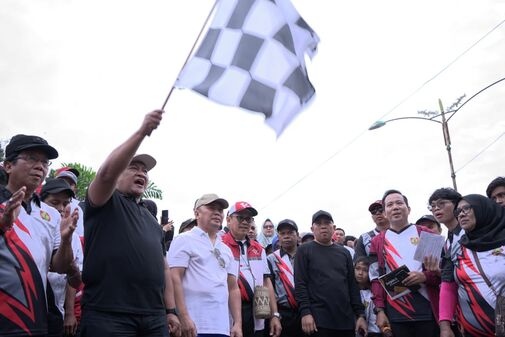 Jalan Sehat Kalteng Berkah 2024 di Bartim, Disbudpar Prov. Kalteng Persembahkan Hiburan