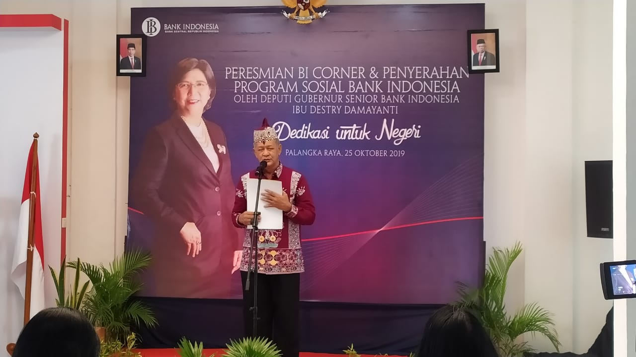 Deputi Gubernur Senior BI Resmikan BI Corner dan Serahkan Program Sosial di IAHN Palangka Raya
