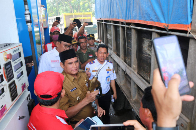 Pj Bupati Kobar Launching Penyaluran BBM Subsidi bagi Kendaraan Angkutan Orang dan Barang
