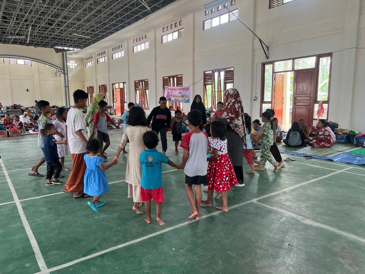 Kadis P3APPKB Ina Aden : Reaksi  Krisis Anak Terhadap  Bencana Banjir Harus Ditangani, Agar Tidak Berkembang Menjadi Gangguan Psikologis