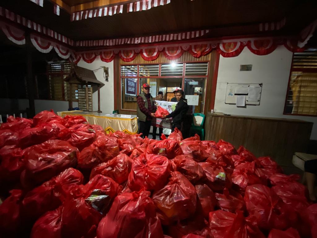 Gubernur Sugianto Sabran dan Anggota DPR RI Agustiar Sabran, Salurkan Bantuan untuk Warga Terdampak Banjir di Kecamatan Mentaya Hulu, Kotim