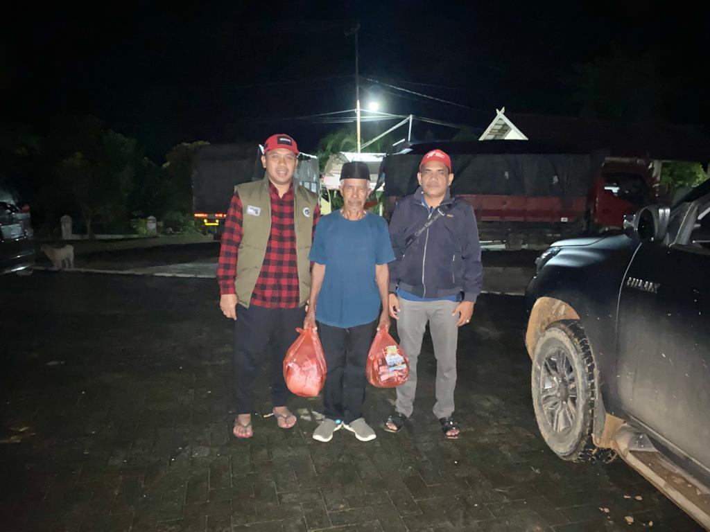 Gubernur Sugianto Sabran dan Anggota DPR RI Agustiar Sabran, Salurkan Bantuan untuk Warga Terdampak Banjir di Kecamatan Mentaya Hulu, Kotim
