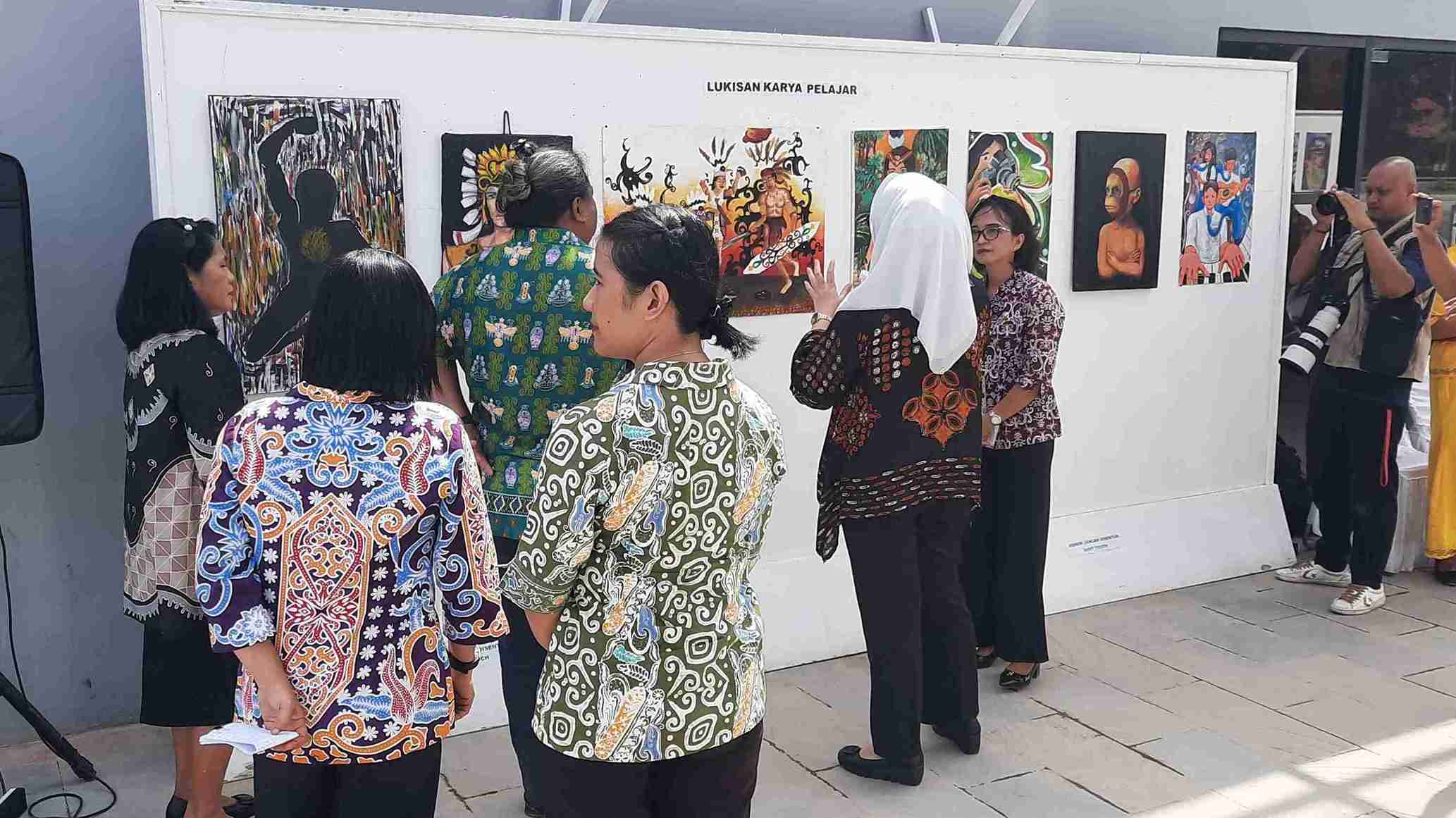 Disbudpar Prov. Kalteng Gelar Pameran Seni Rupa Dengan Tema Nuansa Warna di Tanah Borneo