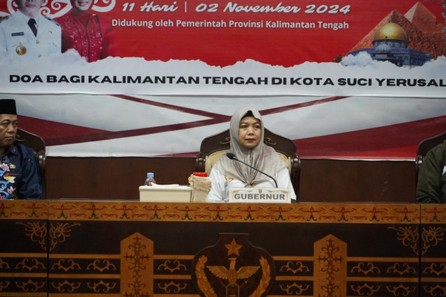 Asisten Ekbang Sri Widanarni Lepas Keberangkatan Peserta Perjalanan Religi Provinsi Kalteng ke Yerusalem 