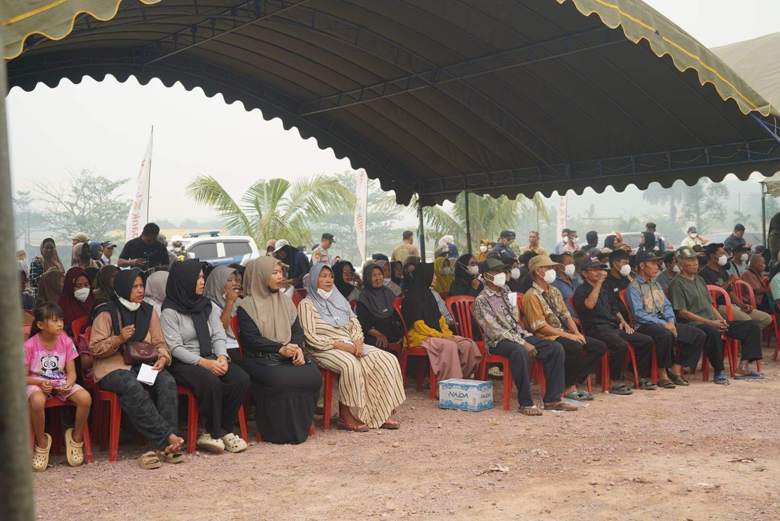 Wagub Edy Pratowo Salurkan Bantuan Pangan, BLT KHBS, dan Layanan Kesehatan bagi Warga Sematu Jaya Kabupaten Lamandau