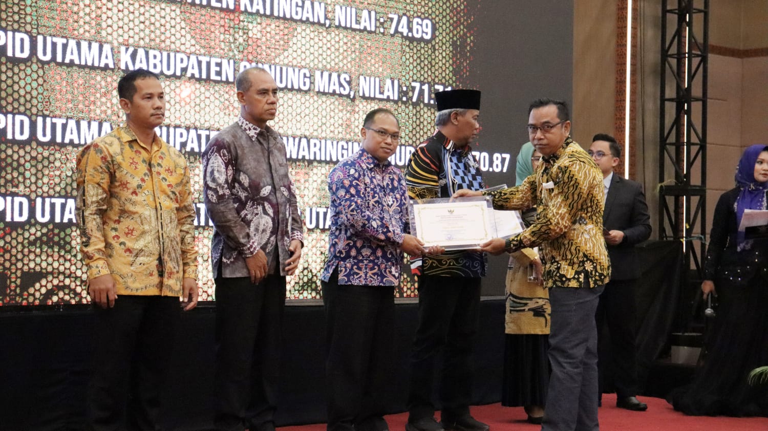 PPID Utama Kab. Gumas Raih Peringkat ke 2  se-Kalteng Kategori Cukup Informatif