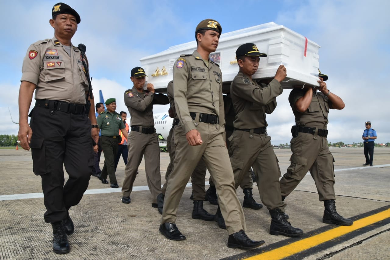 Jenazah Ir. Reinout Sylvanus Tiba di Kota Palangka Raya