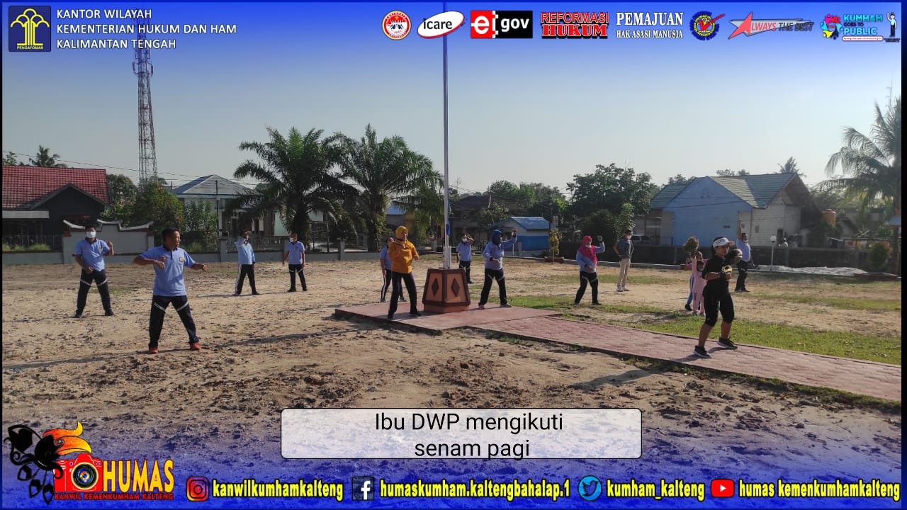 Seluruh Pegawai dan Ibu-Ibu DWP Bapas Pangkalan Bun Senam Pagi Bersama