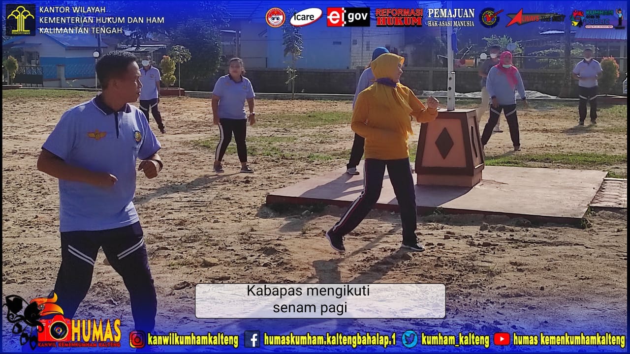 Seluruh Pegawai dan Ibu-Ibu DWP Bapas Pangkalan Bun Senam Pagi Bersama
