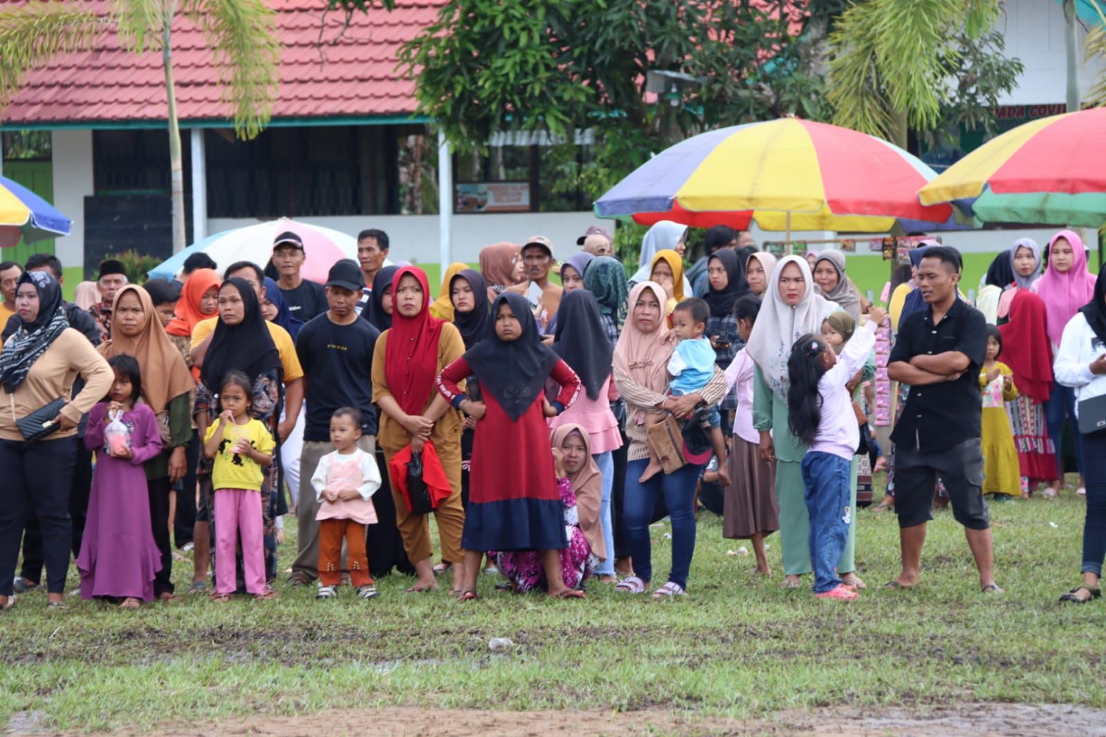 Peringati HUT Desa Talio Muara ke-42, Wagub Edy Pratowo Berikan Tali Asih kepada Masyarakat Desa