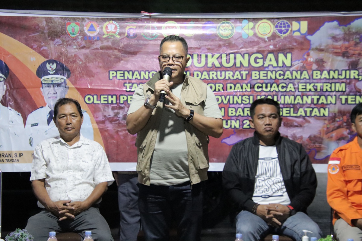 Kadis PMD Wakili Gubernur Kalteng Salurkan Bantuan Paket Sembako di Kab. Barsel