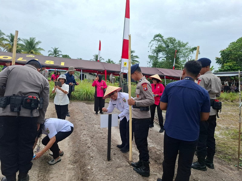 Dukung Percepatan Program Swasembada Pangan, Disbun Prov. Kalteng Hadiri Panen Raya Jagung Serentak di Kelurahan Banturung