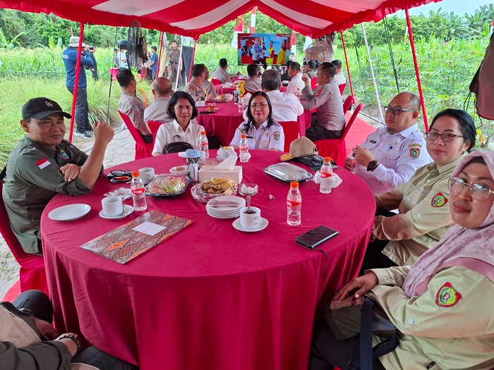 Dukung Percepatan Program Swasembada Pangan, Disbun Prov. Kalteng Hadiri Panen Raya Jagung Serentak di Kelurahan Banturung