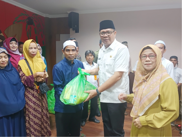 Semangat Berbagi Berkah Menyambut Ramadan, Majelis Talim Assamkiyah Dislutkan Prov Kalteng Bagikan 100 Paket Sembako