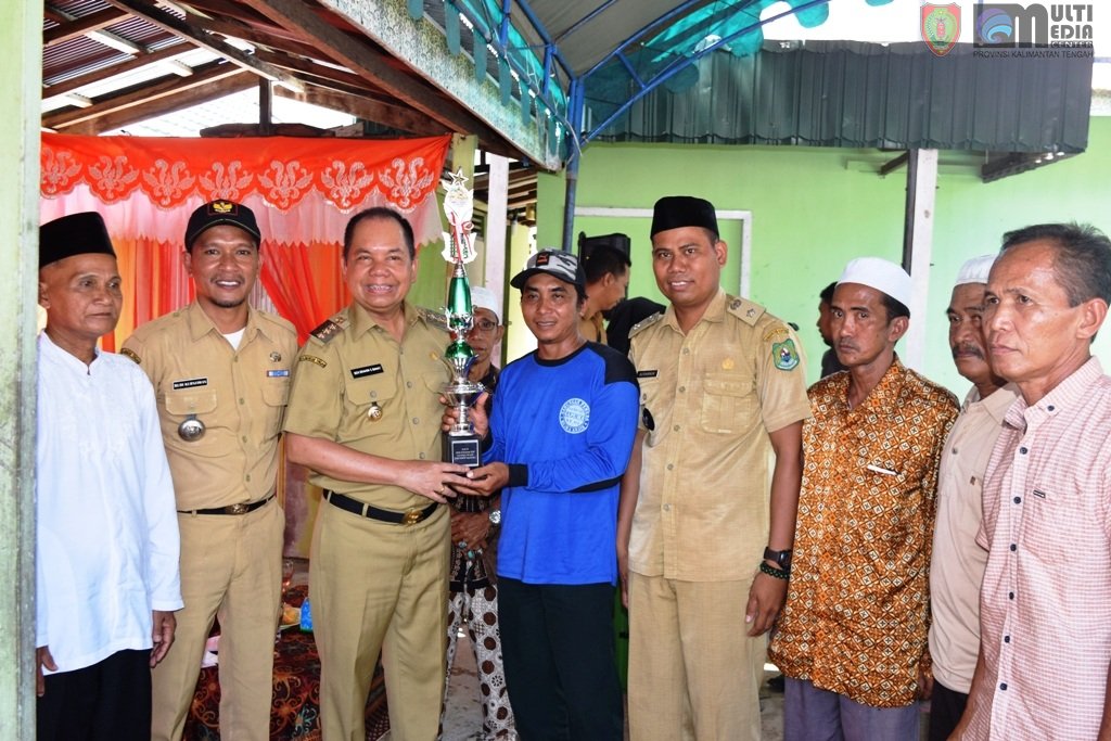 Bupati Resmikan Ambulan Desa Pulau Mambulau