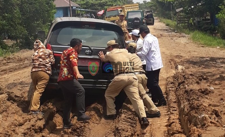 TPP Kalteng Berkah Tinjau Proyek Jalan Pangkoh - Bahaur