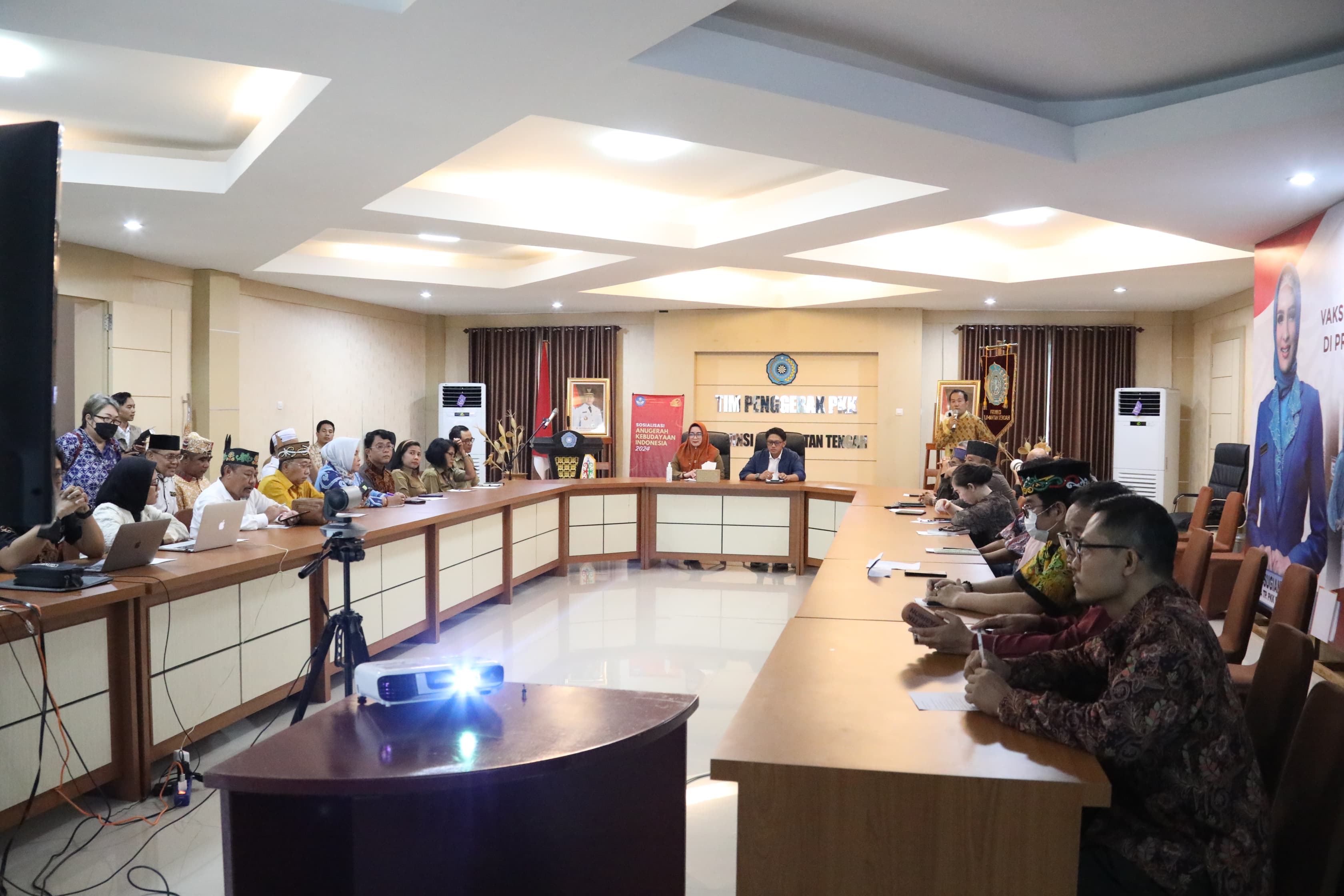 Gali Potensi Pelaku Seni dan Budaya Kalteng, Disbudpar Gelar Sosialisasi Program AKI Tahun 2024 secara Hybrid