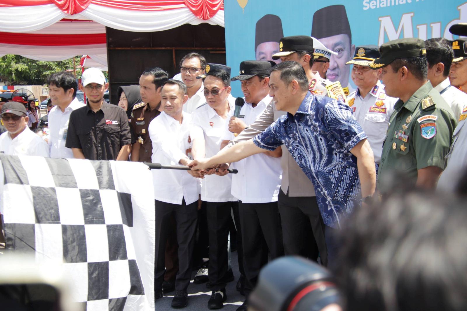 Doakan Perjalanan Mudik Lancar dan Aman, Kadis PMD Prov. Kalteng Turut Hadiri Pelepasan Angkutan Mudik Gratis Idulfitri 1446 H / 2025 M