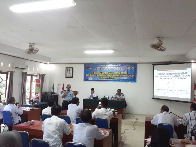 Calon Jemaah Haji Kabupaten Barito Utara Diberikan Penyuluhan Tentang Informasi Keimigrasian