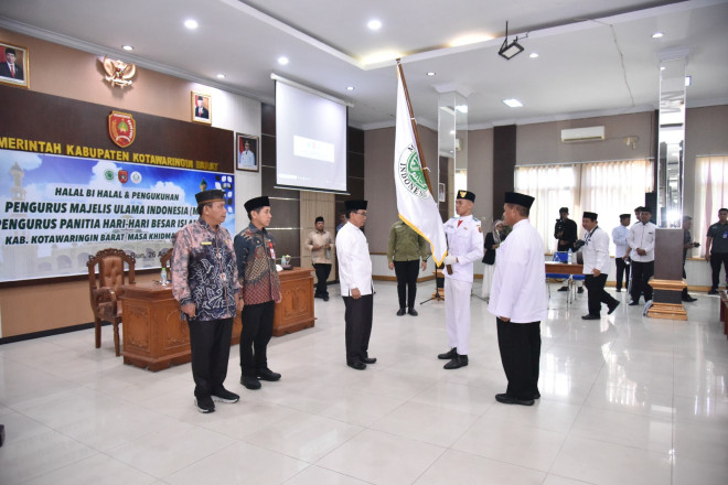 Sekda Kukuhkan Pengurus PHBI Kabupaten Kobar